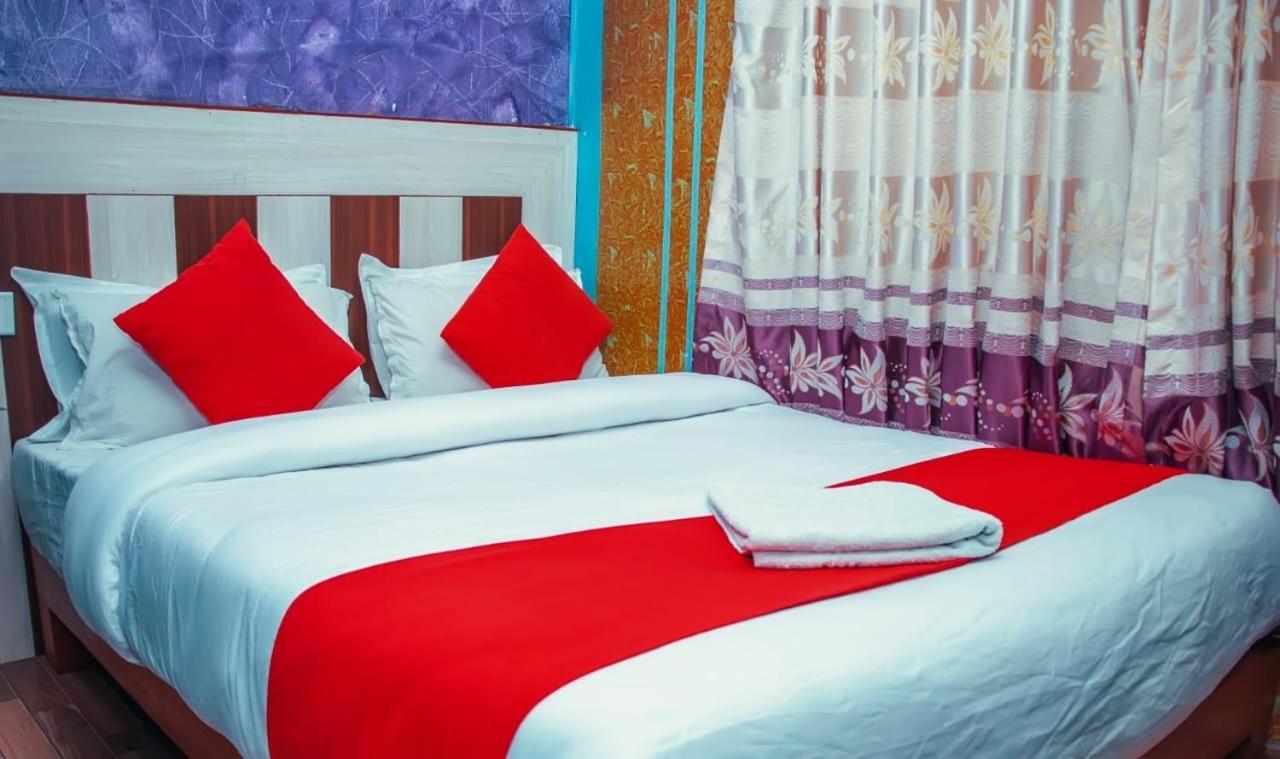 Hotel Middle Point Pvt Ltd Pokhara Luaran gambar