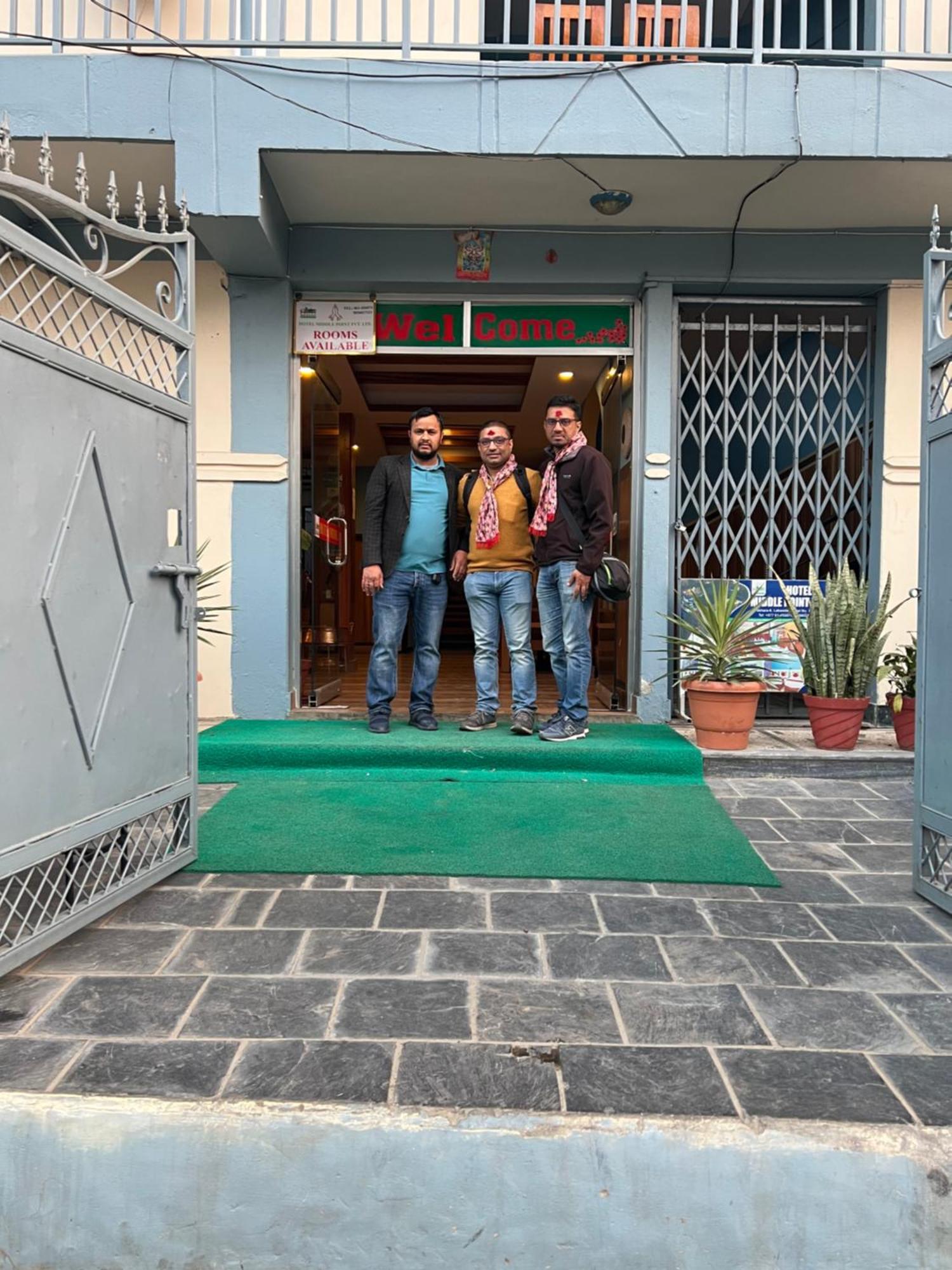 Hotel Middle Point Pvt Ltd Pokhara Luaran gambar